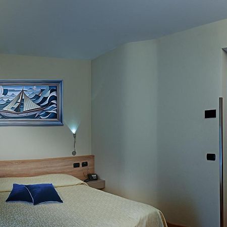 Hotel Savoia Линяно Сабиадоро Екстериор снимка