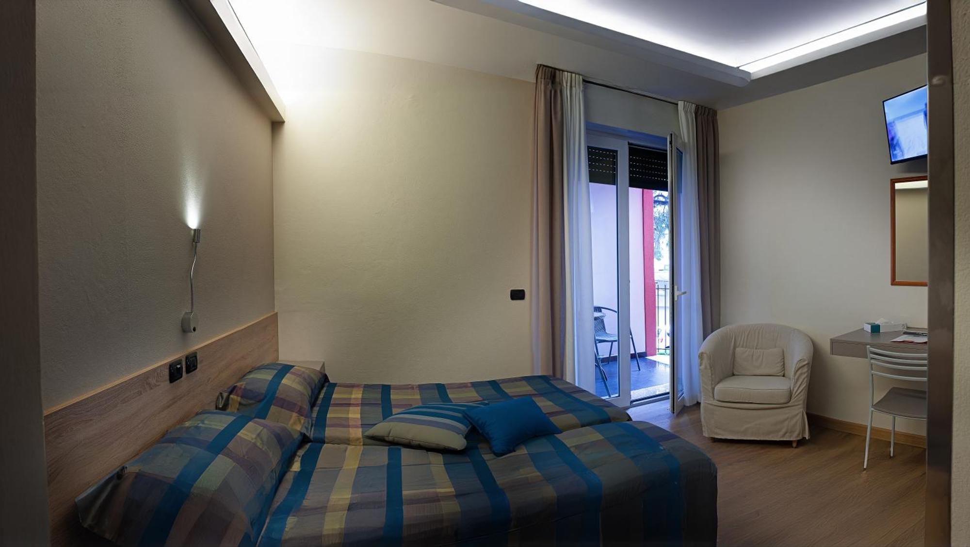 Hotel Savoia Линяно Сабиадоро Екстериор снимка