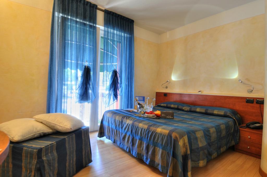 Hotel Savoia Линяно Сабиадоро Екстериор снимка