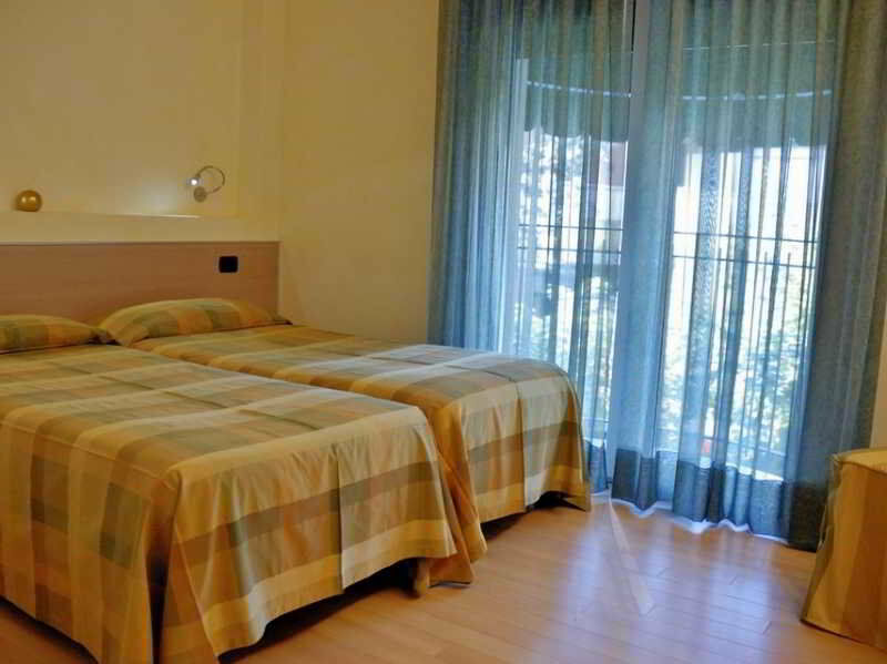 Hotel Savoia Линяно Сабиадоро Екстериор снимка